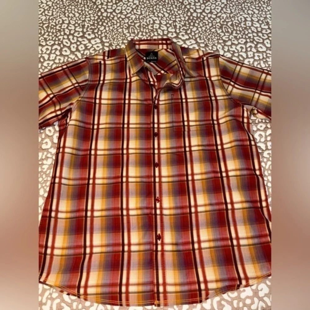 Men’s Prana short sleeve shirt-large